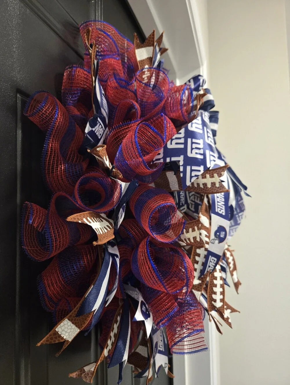 Large NFL NY Giants Ribbon Wreath - Picture 2 of 3